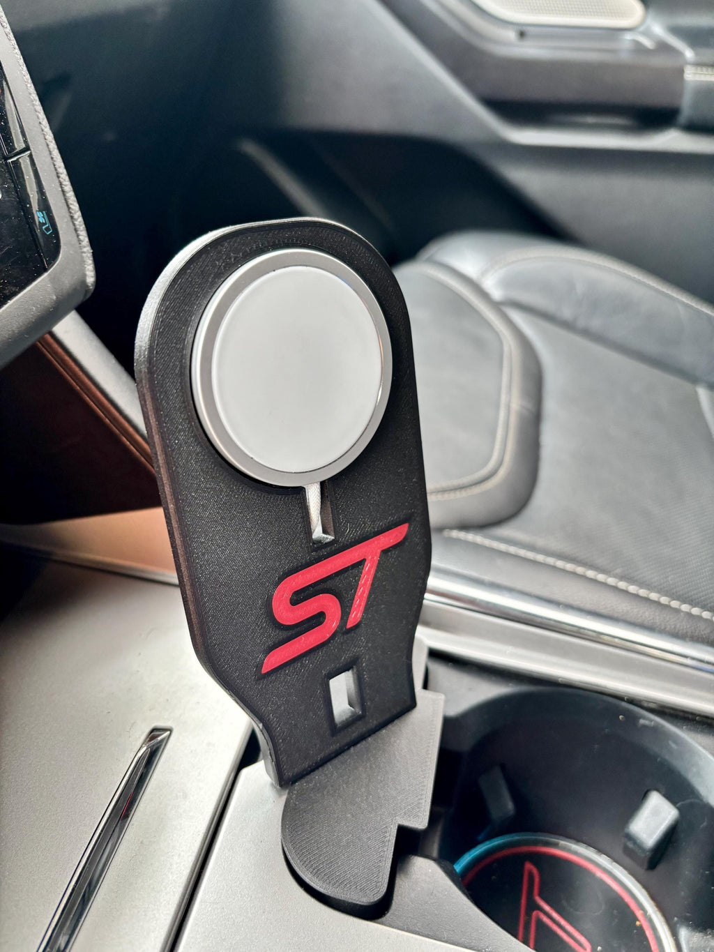 2020–2025 Ford Explorer MagSafe Mount – Swivel Carbon Fiber Phone Holder