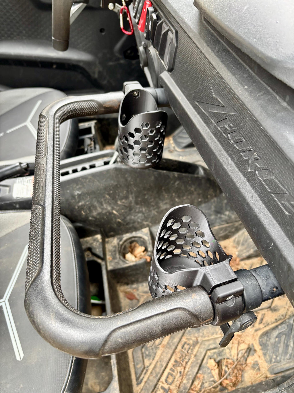 Porte-gobelet pour barre d'appui UTV | Support de boisson CFmoto ZForce | Accessoire à pince (convient aux barres de 1")