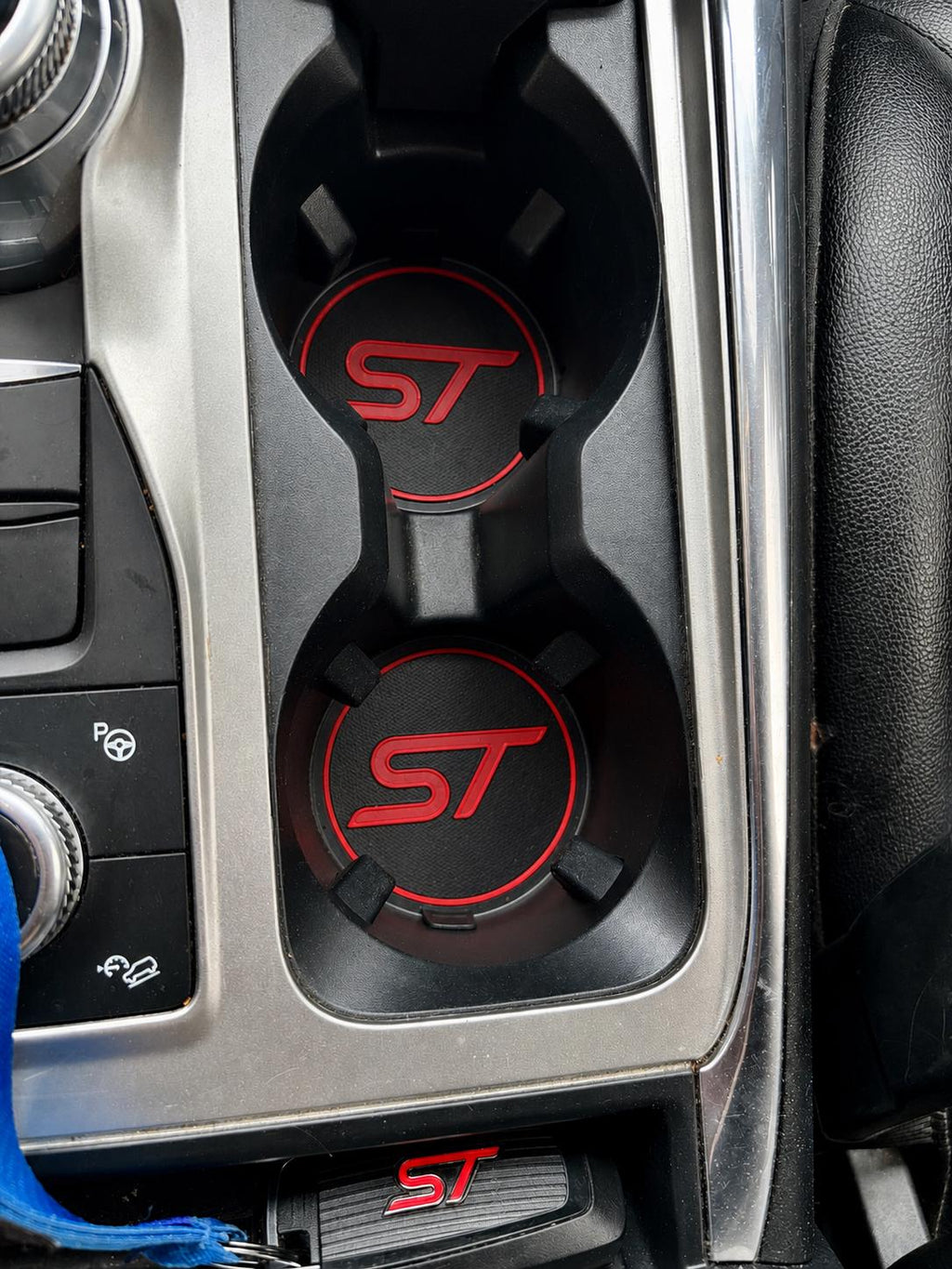 Ford Explorer ST Cup Holder Inserts – Carbon Fiber Nylon (2020-2025)
